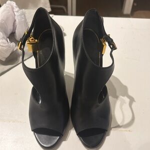 Tom ford pumps with lock